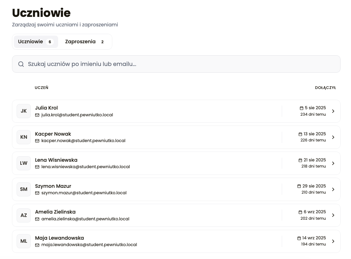 Widok modułu Uczniowie z polem dodawania ucznia, wyszukiwarką, sekcją oczekujących zaproszeń i listą aktywnych uczniów.